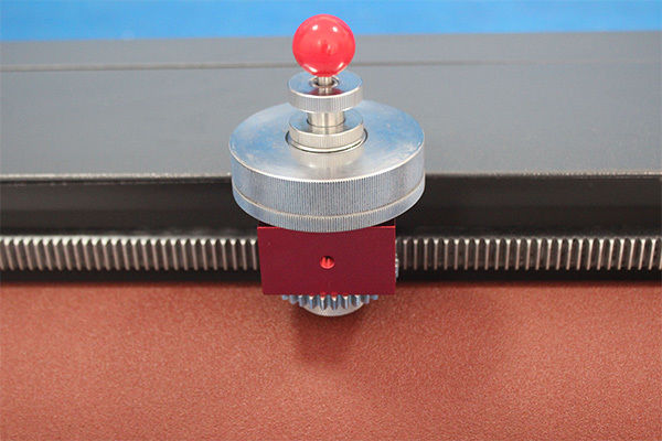 آلة اختبار الكشط DIN أداة اختبار المنسوجات المتوافقة مع ISO 4649 لعد النتائج