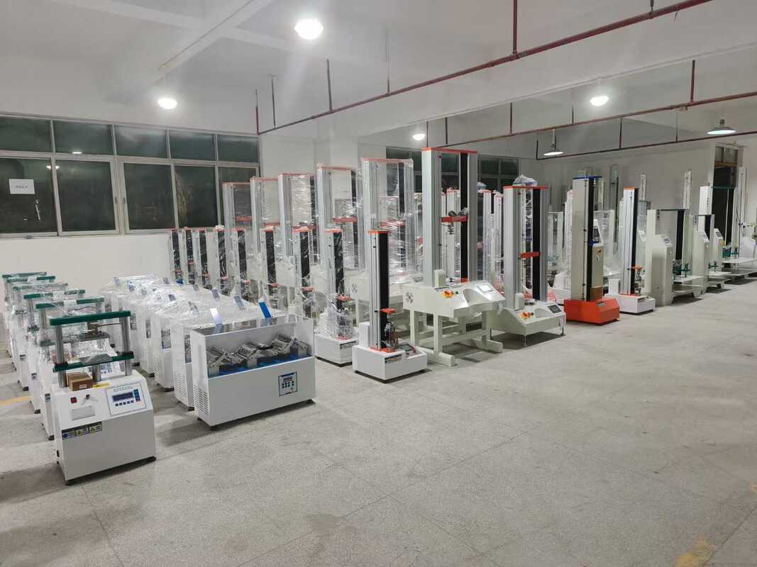 آلة اختبار الجاذبية العالمية ذات العمودين 100kN للصلب والألومنيوم المعدني ASTM E8 ISO 6892
